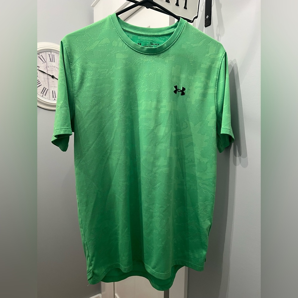 Men’s Under Armour shirt